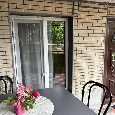 Гостевой дом HAPPY HOUSE Кутаиси Экстерьер фото
