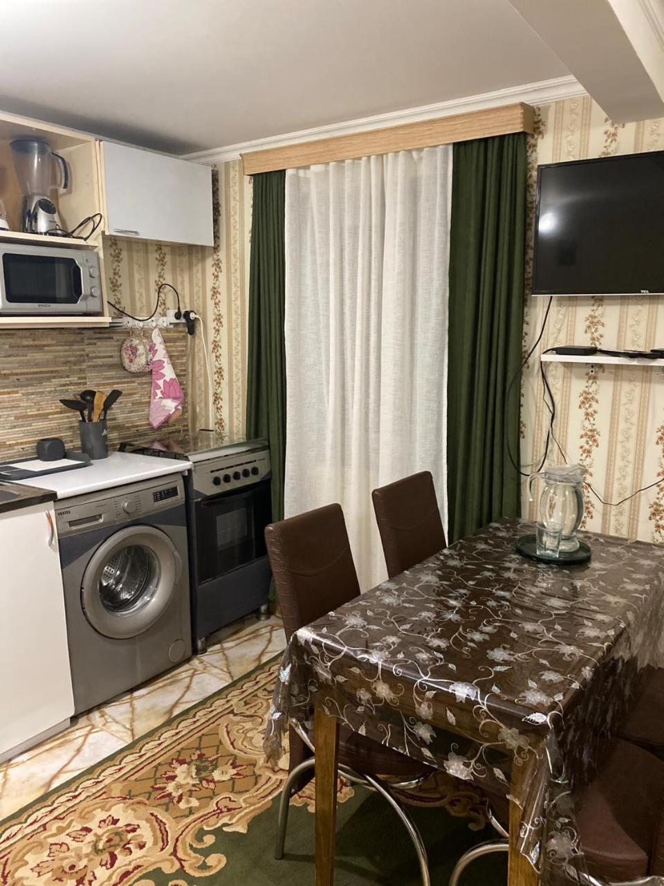 Гостевой дом HAPPY HOUSE Кутаиси Экстерьер фото