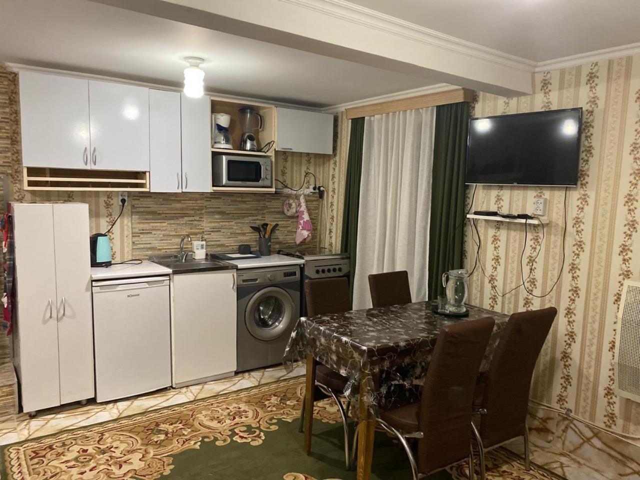 Гостевой дом HAPPY HOUSE Кутаиси Экстерьер фото